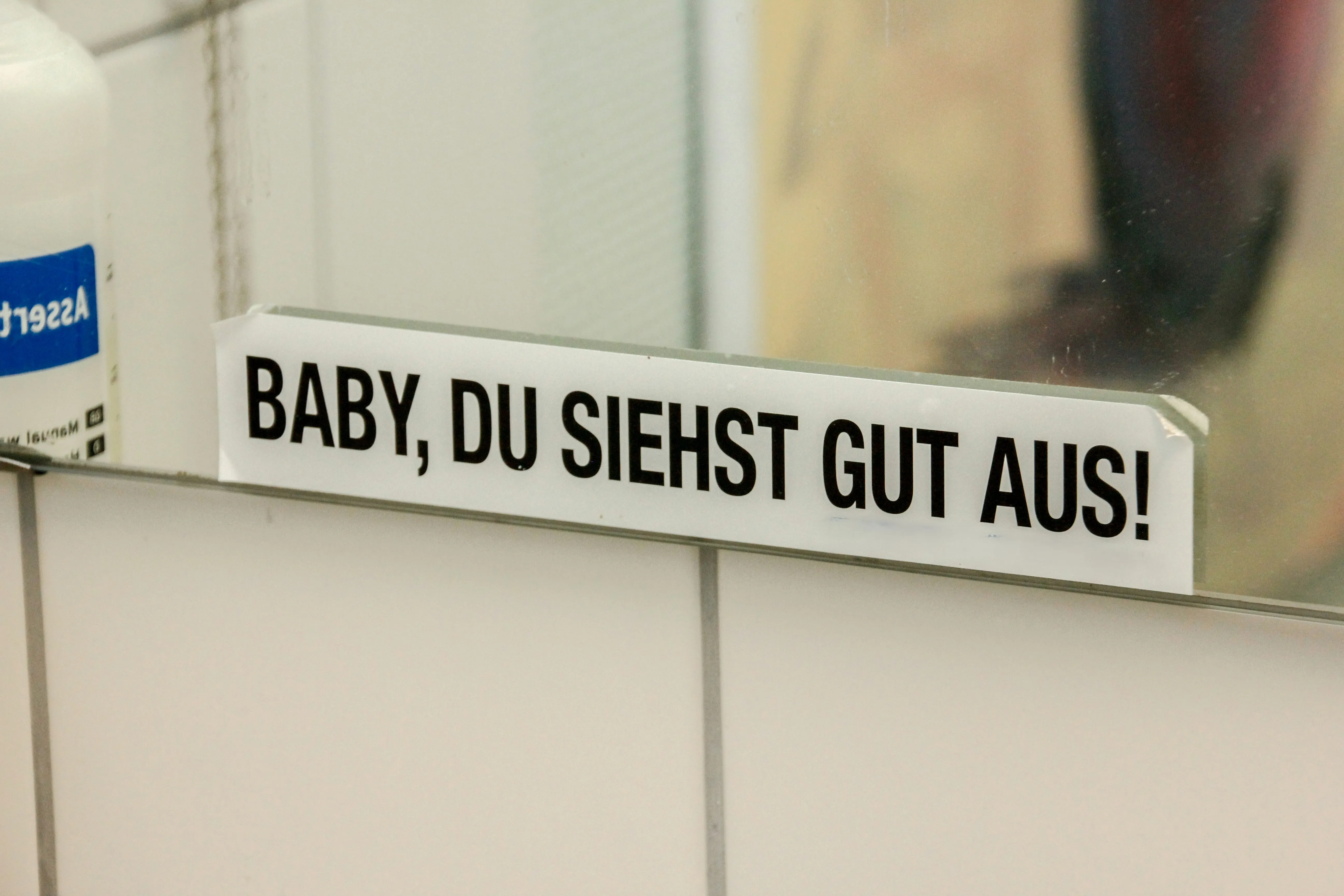 german sign: baby you look great