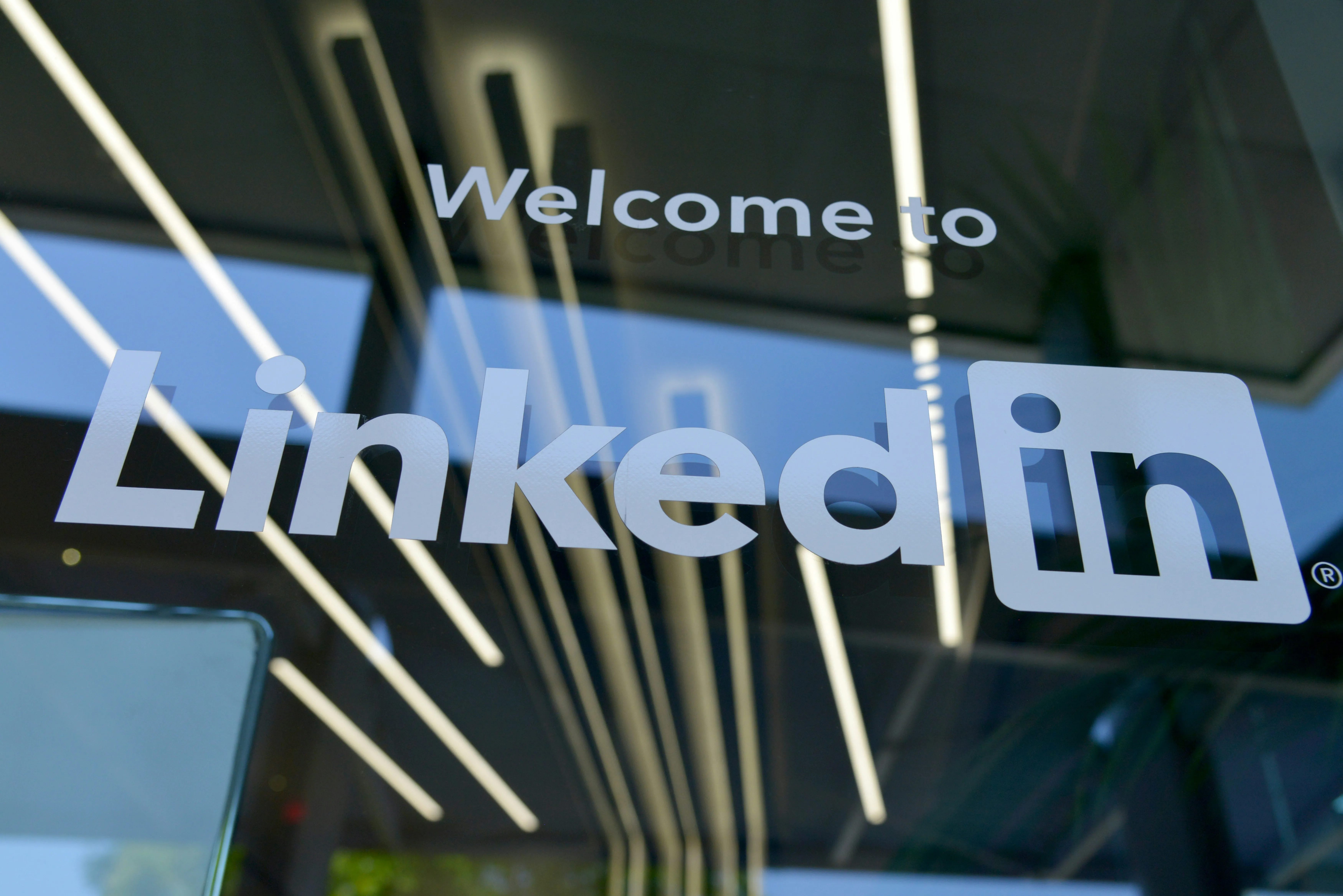 door sign Welcome to LinkedIn
